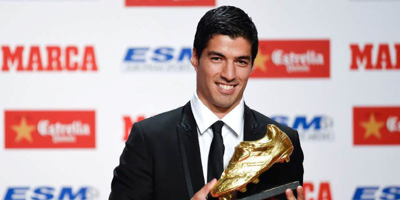 Luis Suarez 2 lần vinh dự nhận giải thưởng chiếc giày vàng