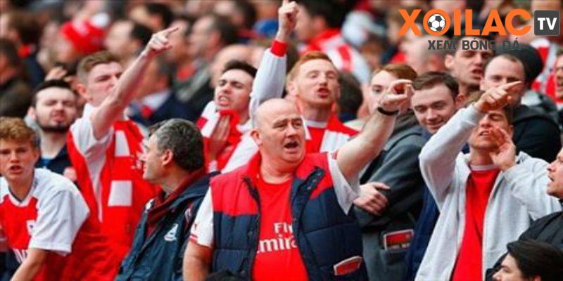 Cộng đồng fan Arsenal đông đảo trên khán đài
